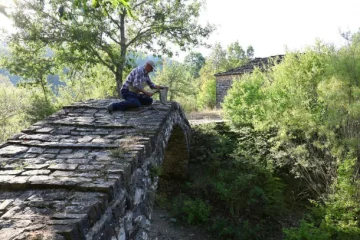 Agiou Mina Bridge by Dimitris Ioannides